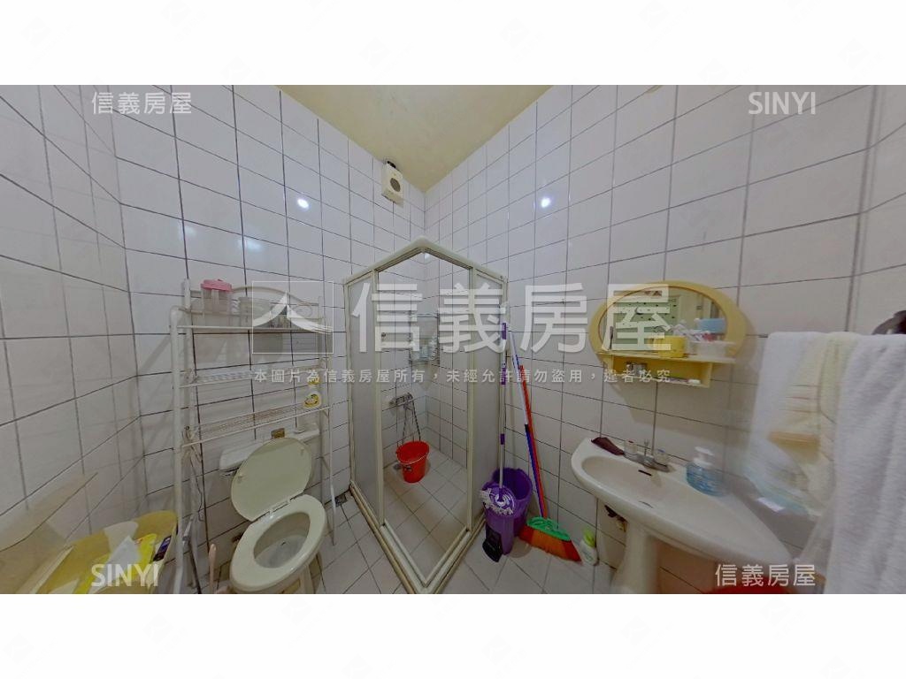 市區車庫大空間透天房屋室內格局與周邊環境