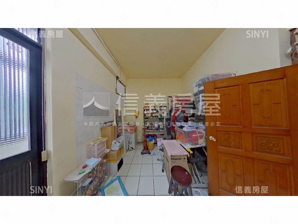 市區車庫大空間透天房屋室內格局與周邊環境