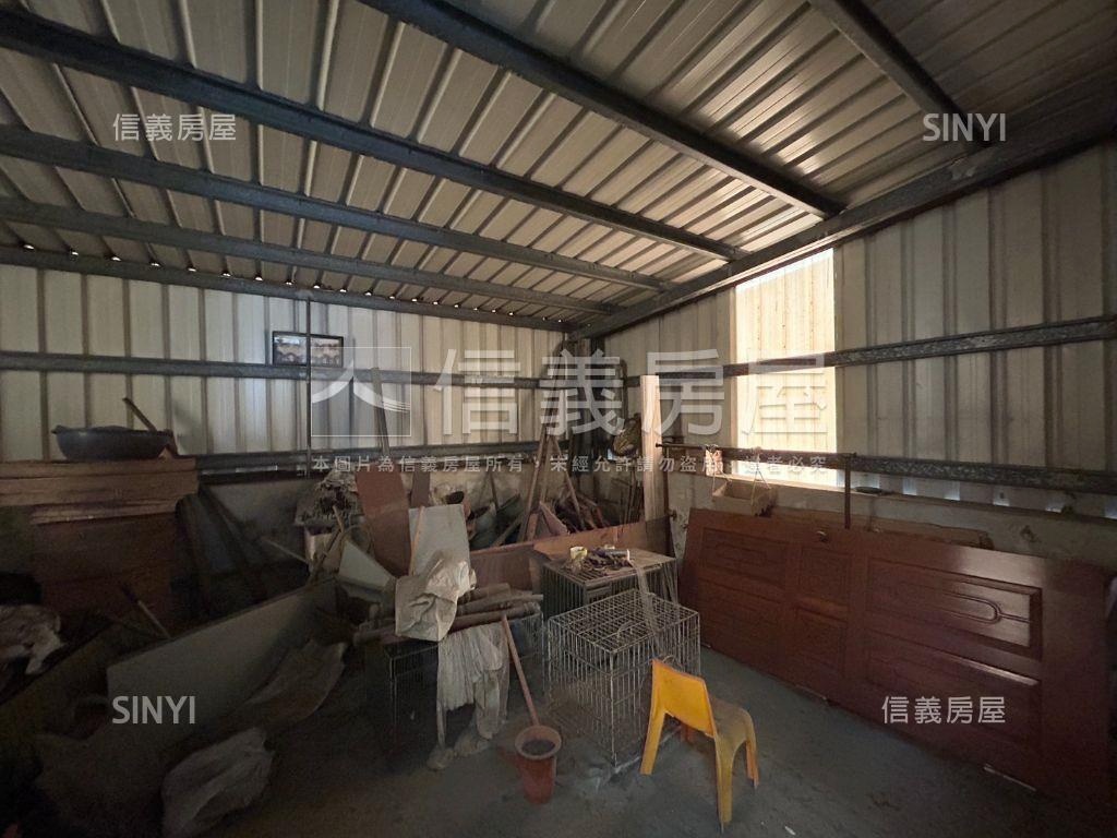 市區車庫大空間透天房屋室內格局與周邊環境