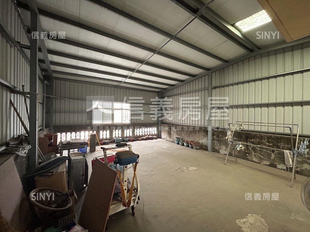 市區車庫大空間透天房屋室內格局與周邊環境