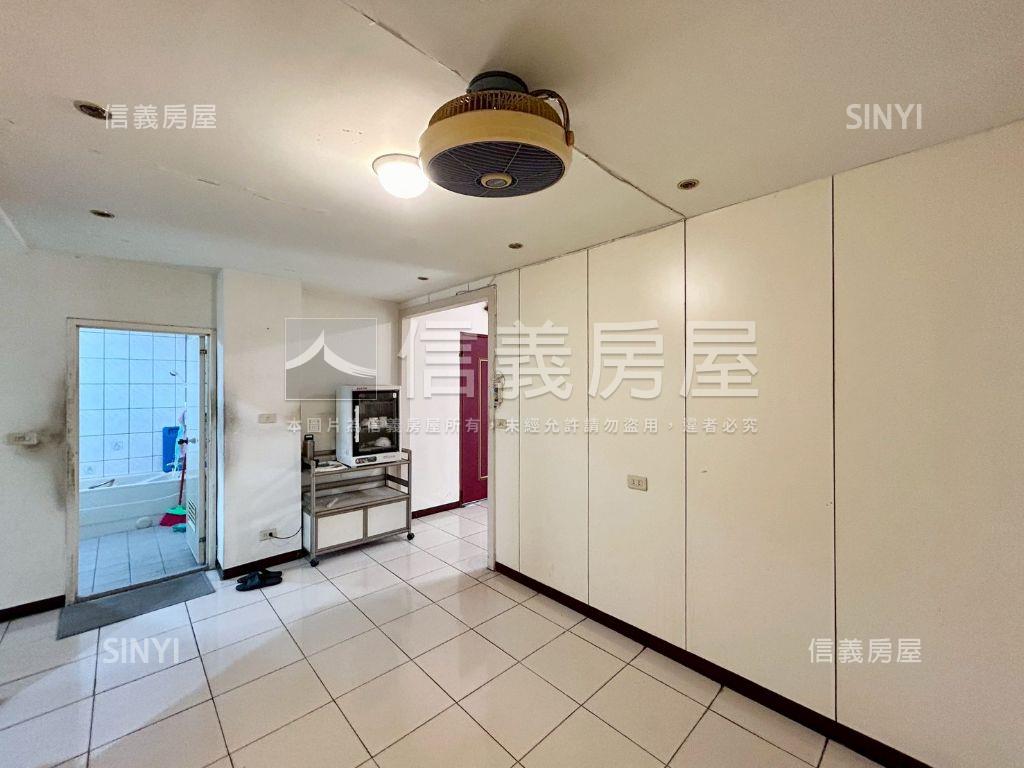 一層一戶市區電梯大空間房屋室內格局與周邊環境