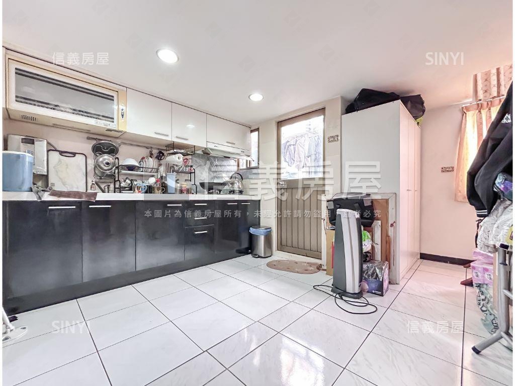 萬世ＯＫ高樓層房屋室內格局與周邊環境