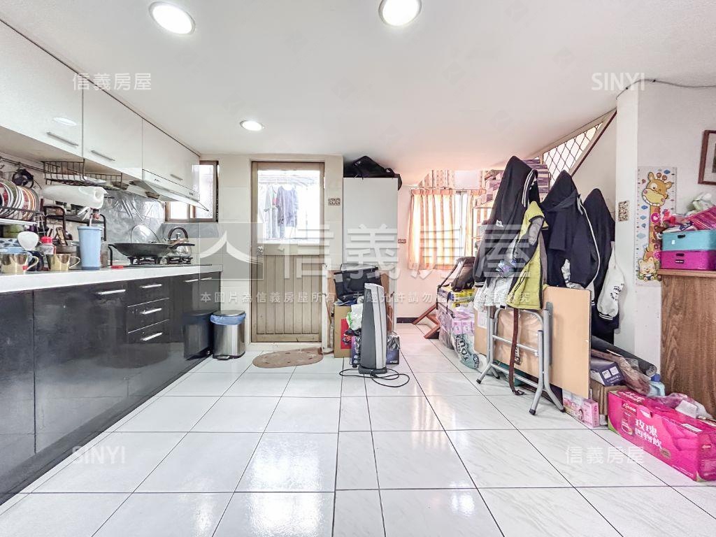萬世ＯＫ高樓層房屋室內格局與周邊環境