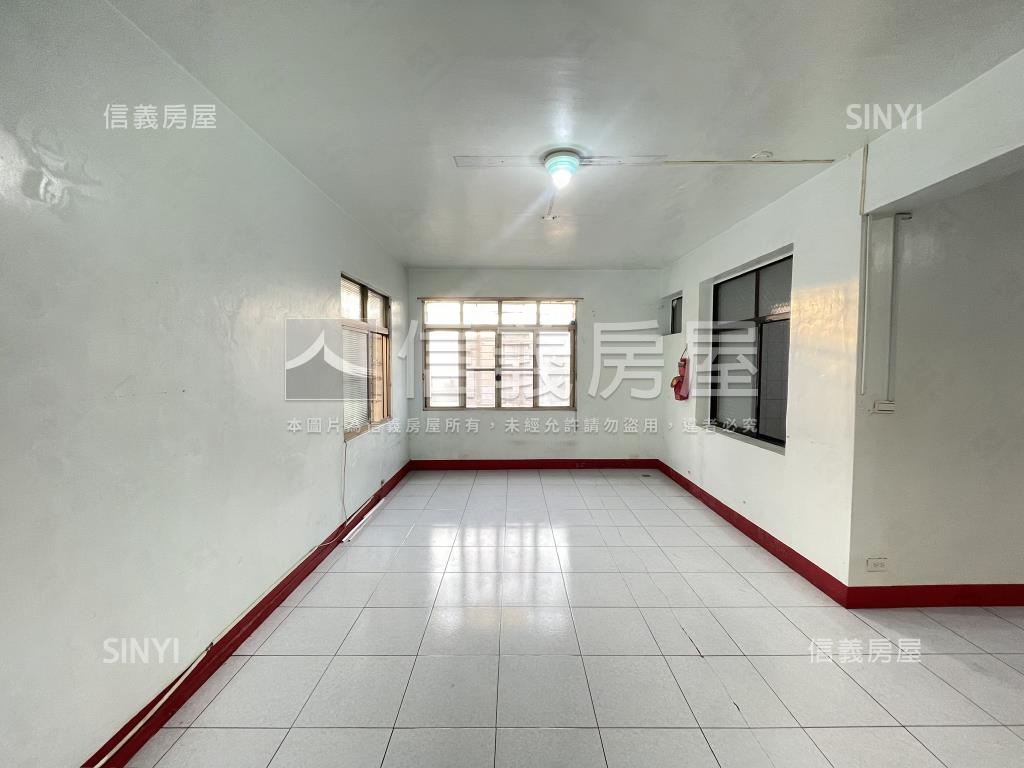 鳳新高中邊間採光寬敞５房房屋室內格局與周邊環境