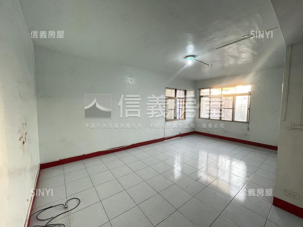 鳳新高中邊間採光寬敞５房房屋室內格局與周邊環境