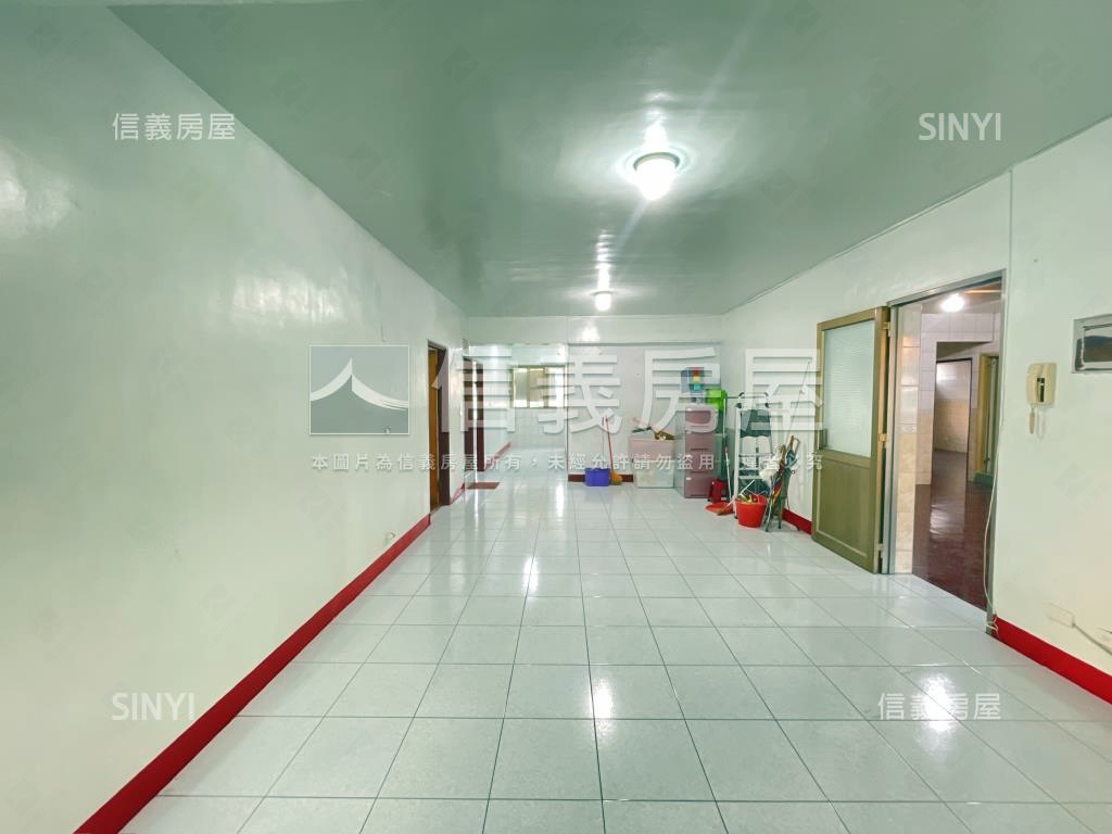 鳳新高中邊間採光寬敞５房房屋室內格局與周邊環境