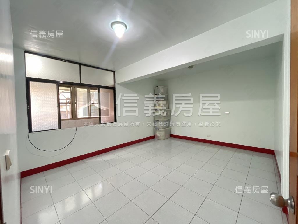 鳳新高中邊間採光寬敞５房房屋室內格局與周邊環境