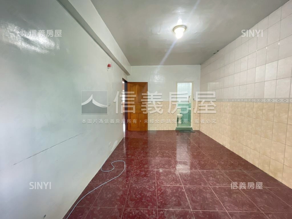 鳳新高中邊間採光寬敞５房房屋室內格局與周邊環境