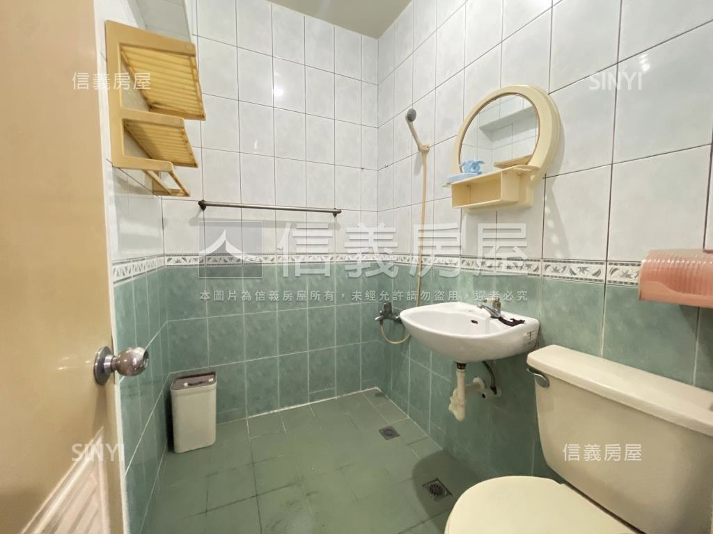 鳳新高中邊間採光寬敞５房房屋室內格局與周邊環境