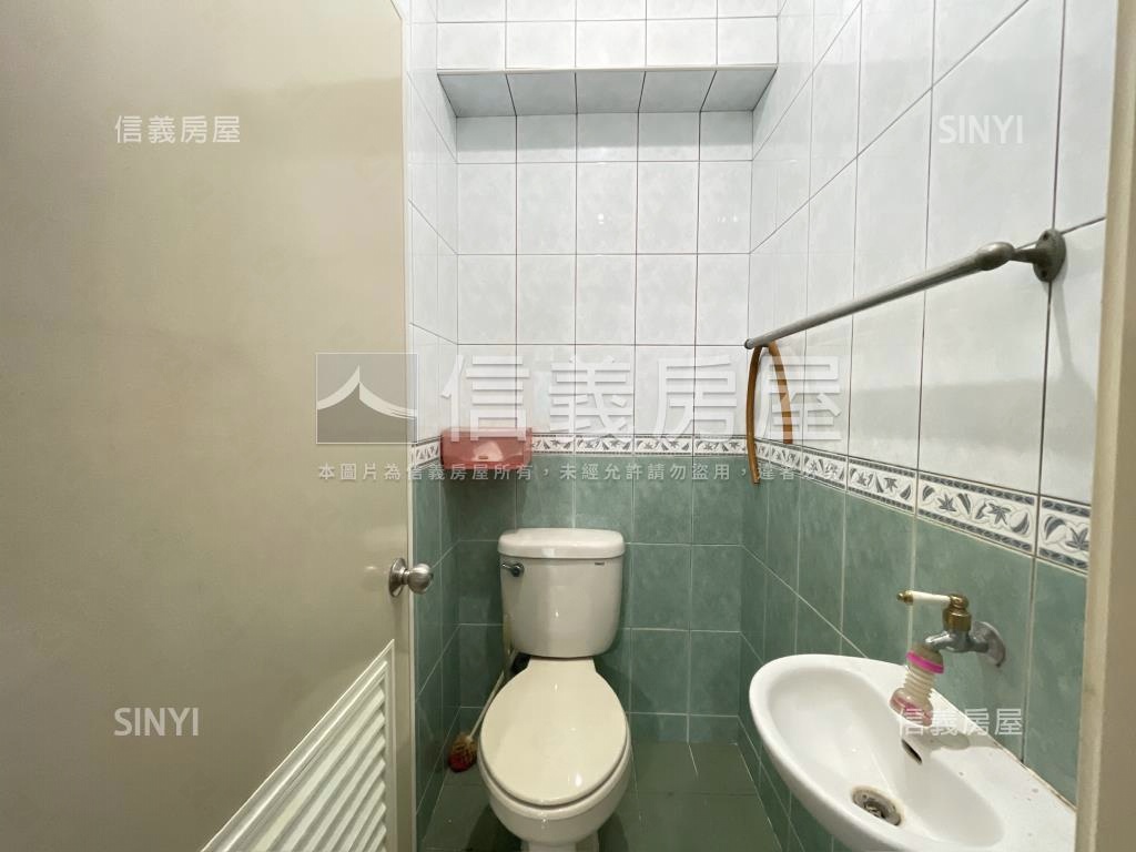 鳳新高中邊間採光寬敞５房房屋室內格局與周邊環境