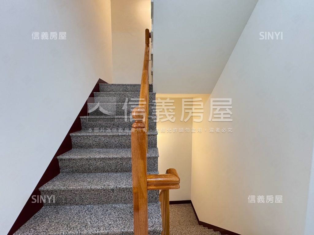 近瑞隆商圈正街可停車透天房屋室內格局與周邊環境