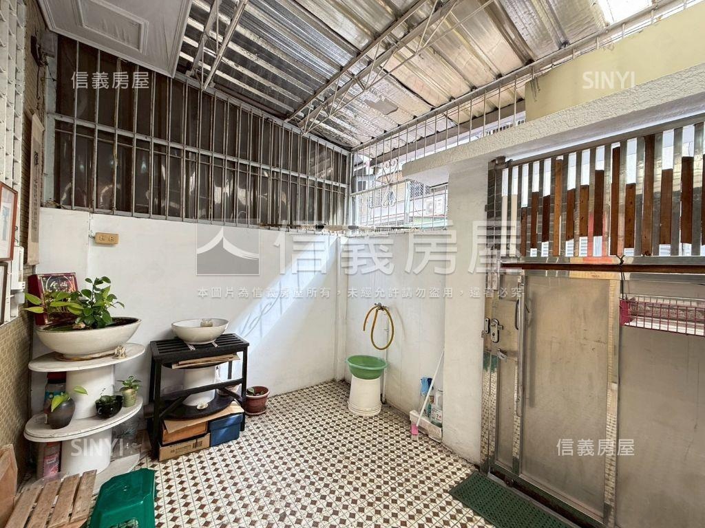 自強商圈面寬孝親美透房屋室內格局與周邊環境