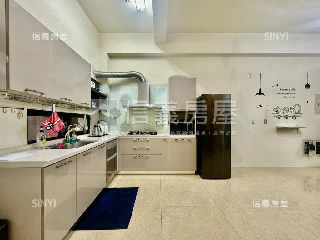 稀有六一行館電梯別墅房屋室內格局與周邊環境