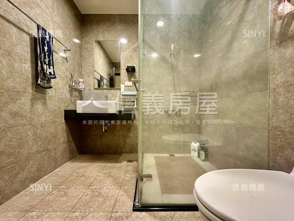 稀有六一行館電梯別墅房屋室內格局與周邊環境