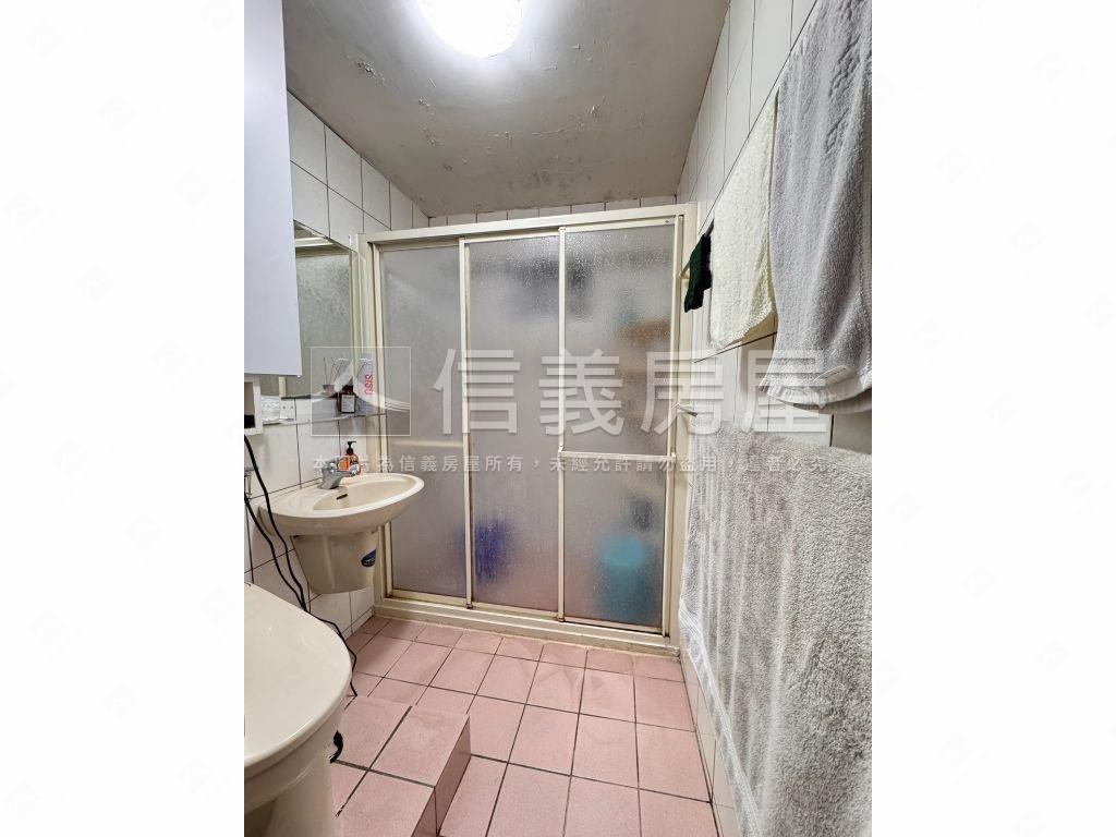台北市方正三房可租車位房屋室內格局與周邊環境