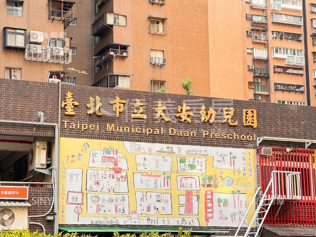 台北市方正三房可租車位房屋室內格局與周邊環境