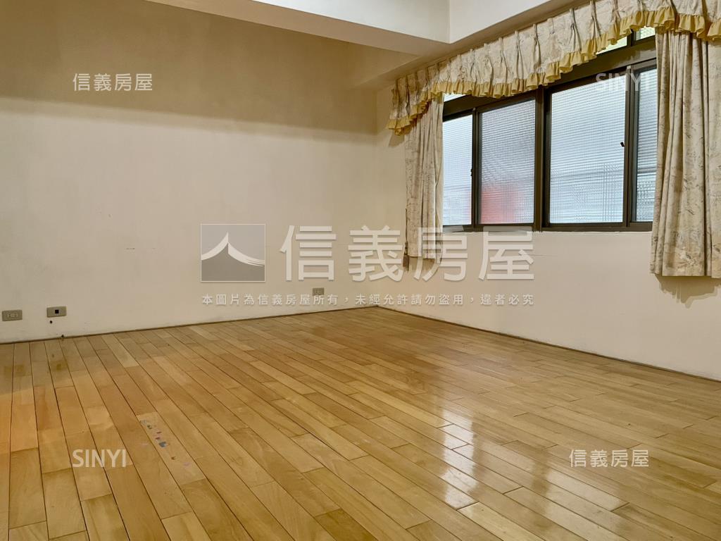新店捷運站附近電梯三房房屋室內格局與周邊環境