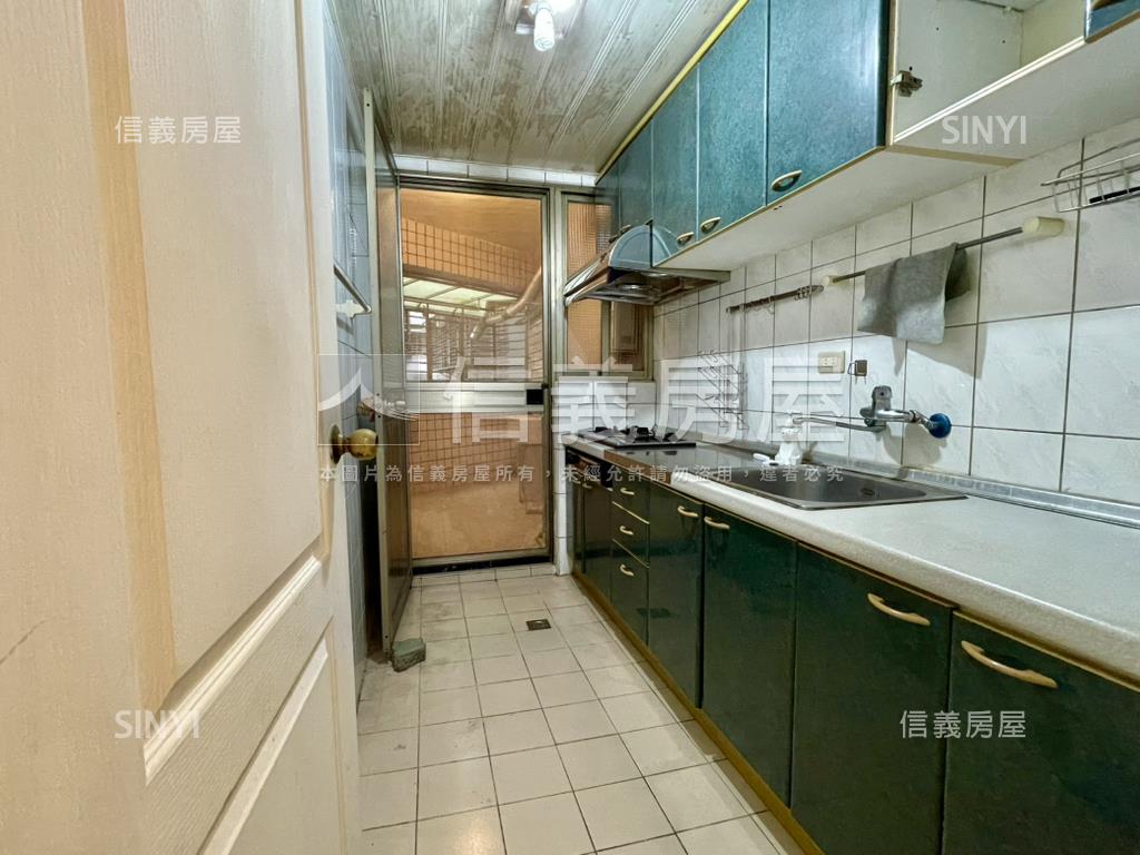 新店捷運站附近電梯三房房屋室內格局與周邊環境