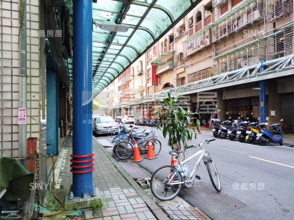 新店捷運站附近電梯三房房屋室內格局與周邊環境
