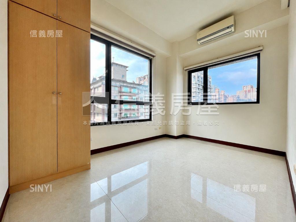 富堡晶城三面採光四房車位房屋室內格局與周邊環境