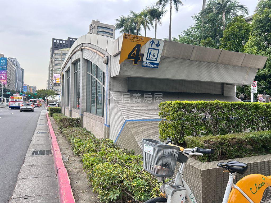 捷運中山國小皇宮面寬金店房屋室內格局與周邊環境