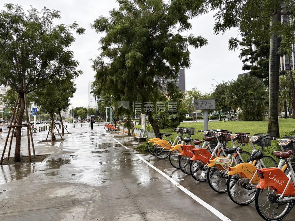 民生一號院高樓２房平車房屋室內格局與周邊環境