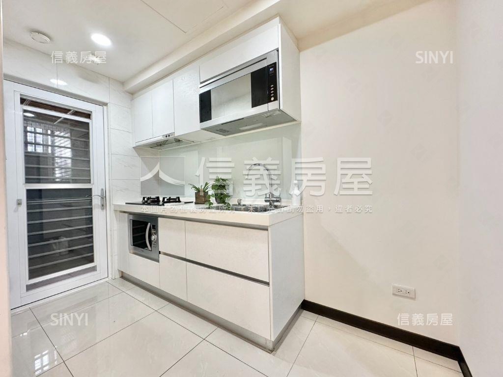 超級城市綠意高樓兩房車位房屋室內格局與周邊環境