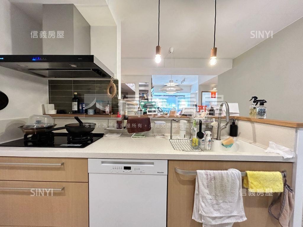 大巨蛋無印極品美屋之星房屋室內格局與周邊環境