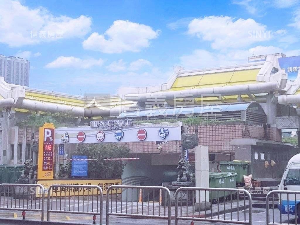 捷運邊間電梯大戶房屋室內格局與周邊環境