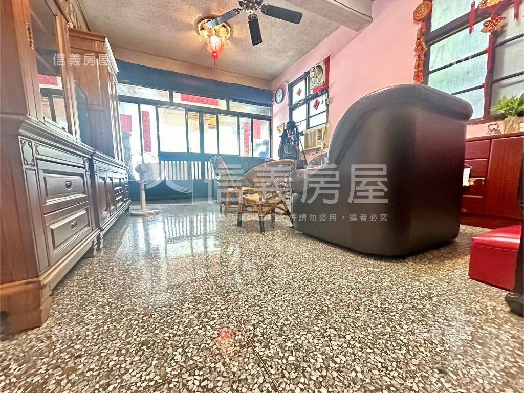 專任地坪約２９．７坪透天房屋室內格局與周邊環境