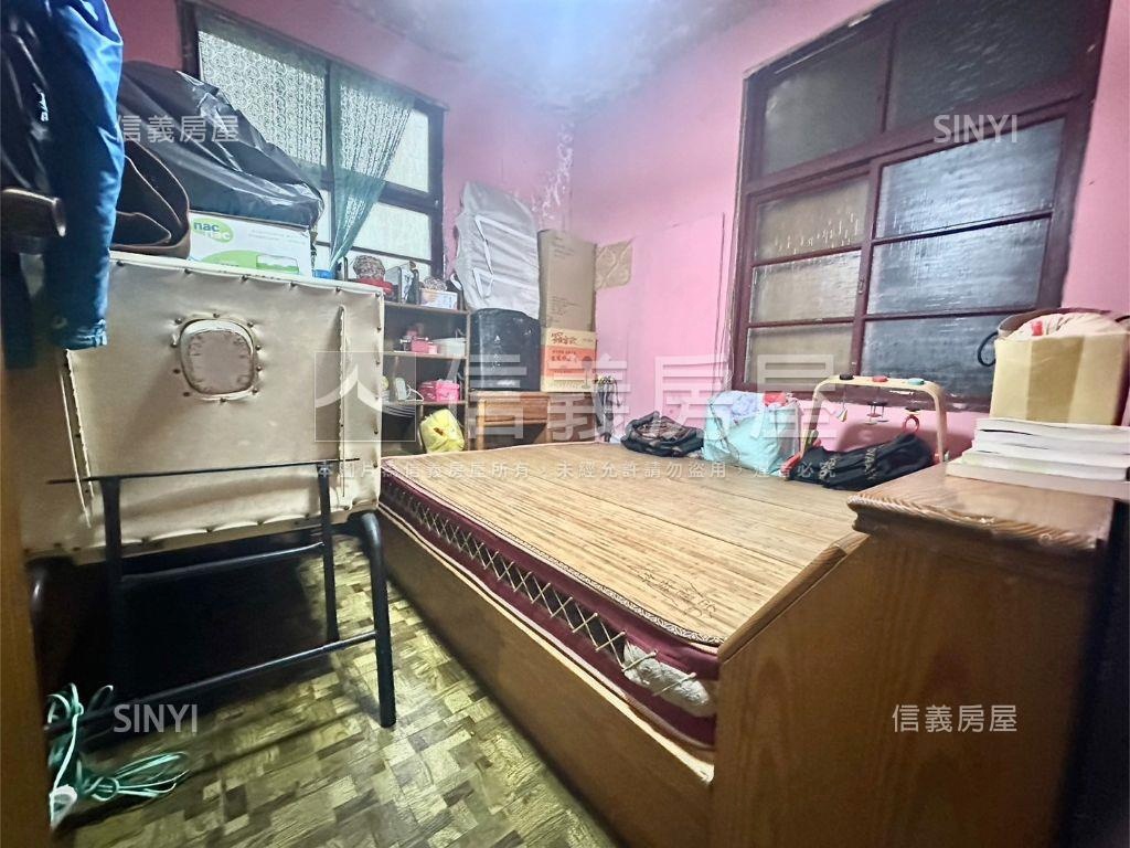 專任地坪約２９．７坪透天房屋室內格局與周邊環境