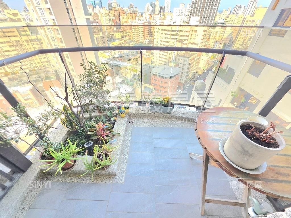 專任喬立圓容三面採光房屋室內格局與周邊環境