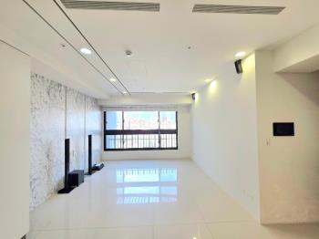 專任喬立圓容三面採光