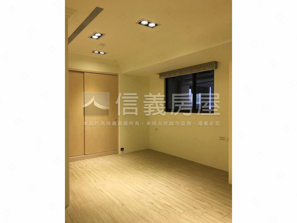長安一品有車位房屋室內格局與周邊環境