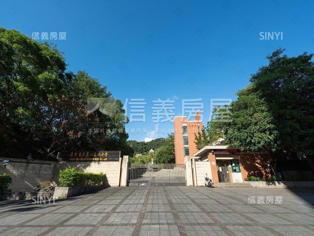 看著山景呼吸的兩房房屋室內格局與周邊環境
