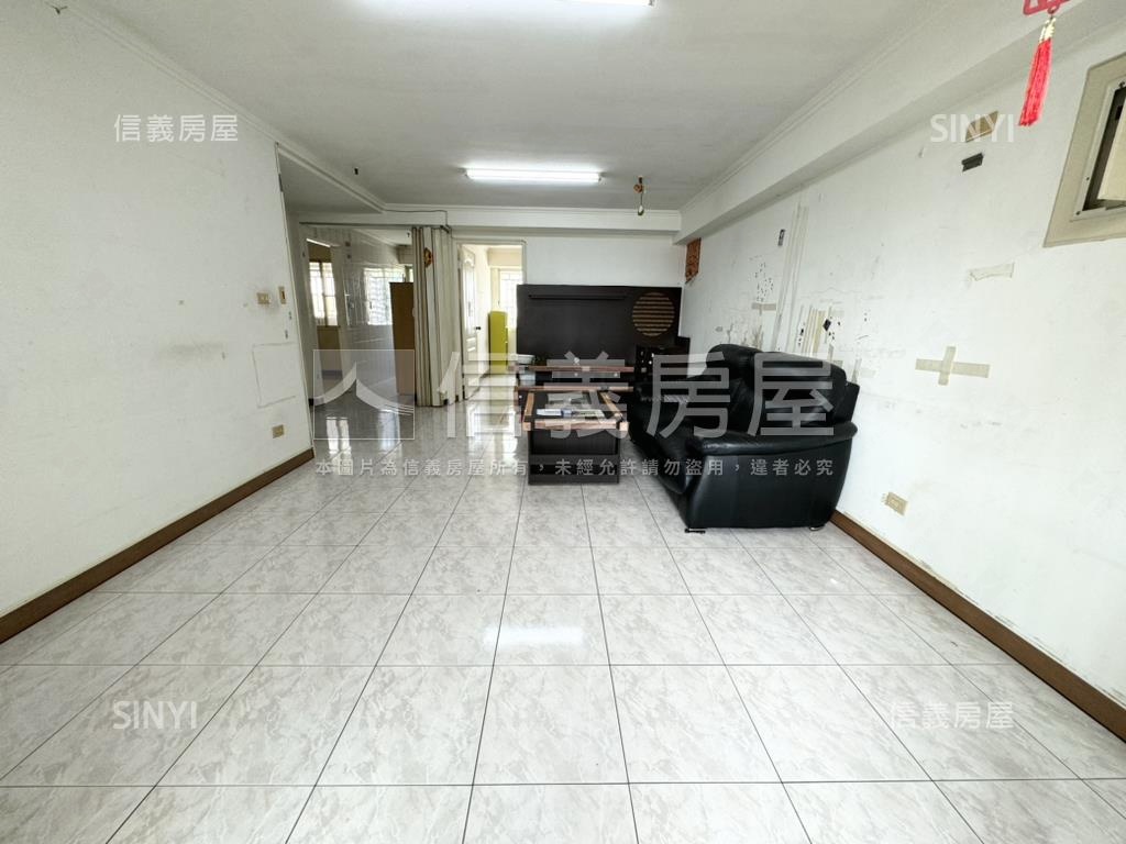 高鐵高樓採光低總價３房讚房屋室內格局與周邊環境