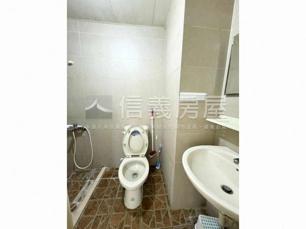 高鐵高樓採光低總價３房讚房屋室內格局與周邊環境