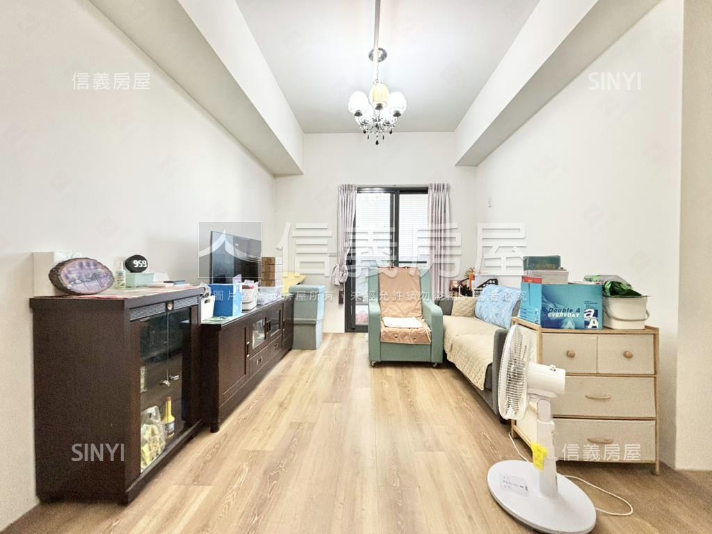 藝３３次頂樓兩房平車房屋室內格局與周邊環境