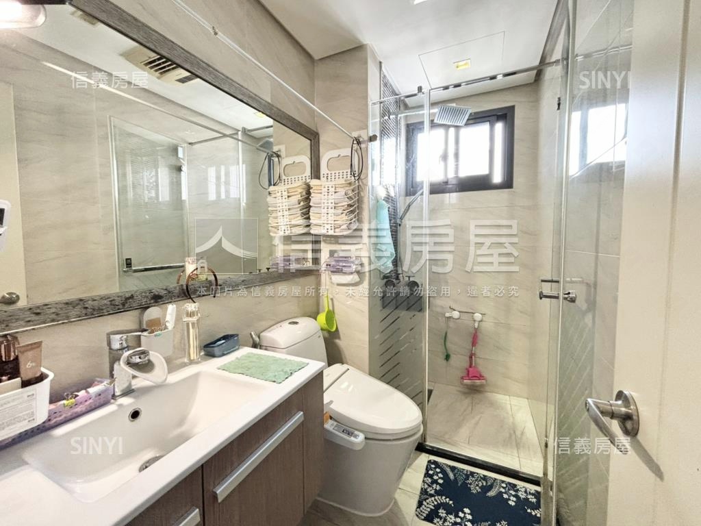 藝３３次頂樓兩房平車房屋室內格局與周邊環境