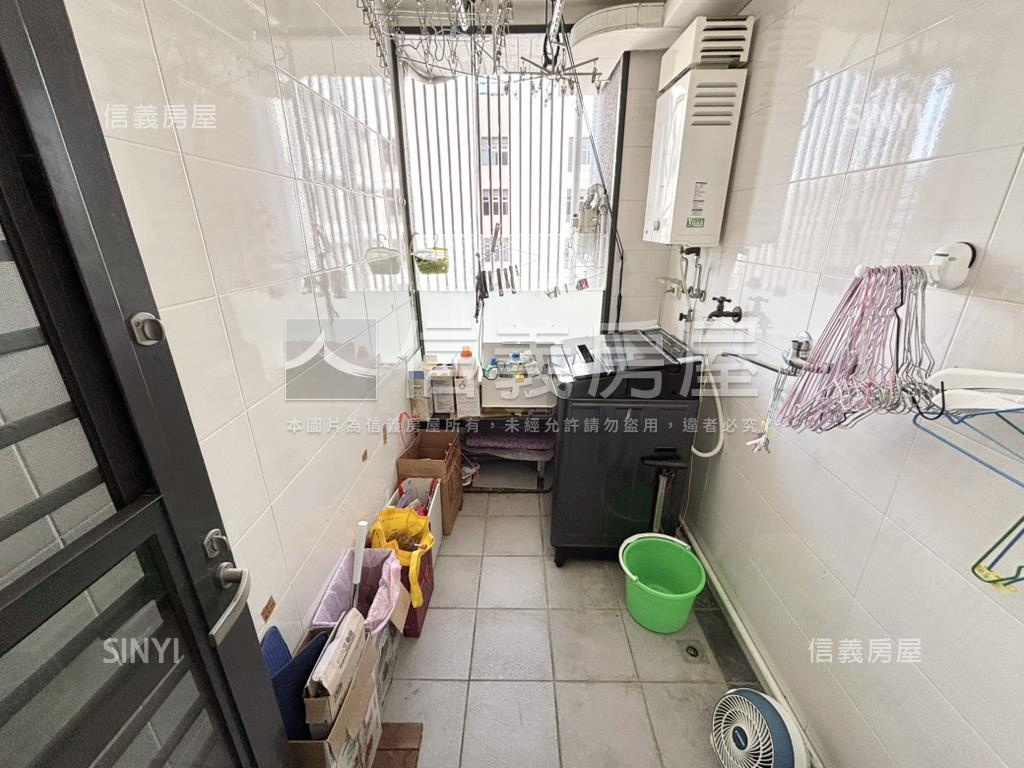 藝３３次頂樓兩房平車房屋室內格局與周邊環境