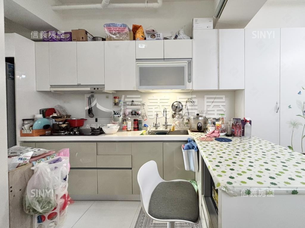 藝３３次頂樓兩房平車房屋室內格局與周邊環境