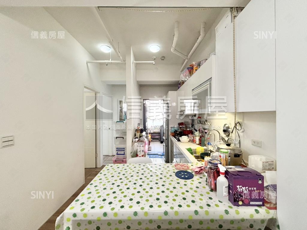 藝３３次頂樓兩房平車房屋室內格局與周邊環境