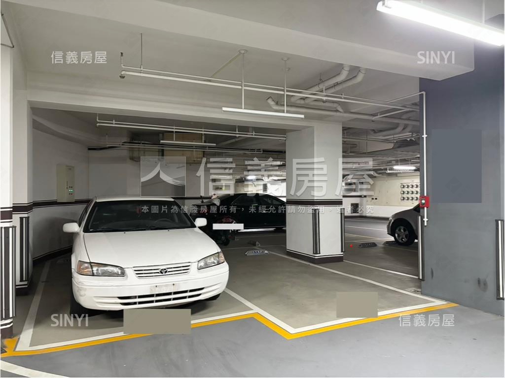 藝３３次頂樓兩房平車房屋室內格局與周邊環境