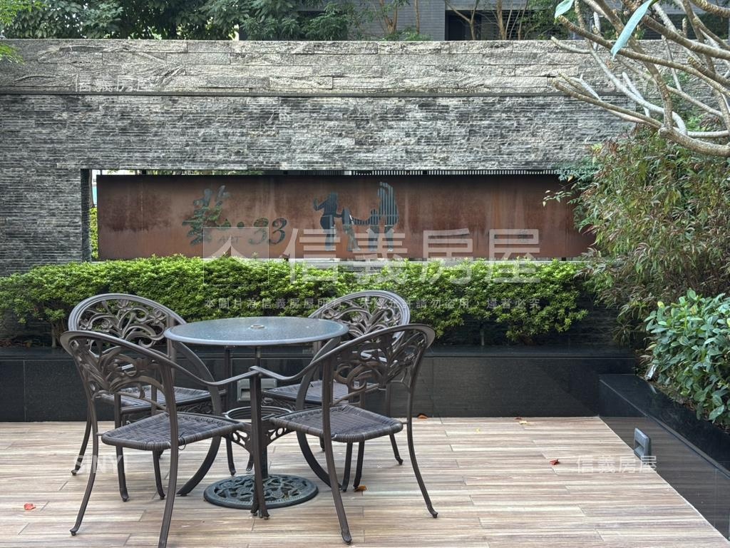 藝３３次頂樓兩房平車房屋室內格局與周邊環境