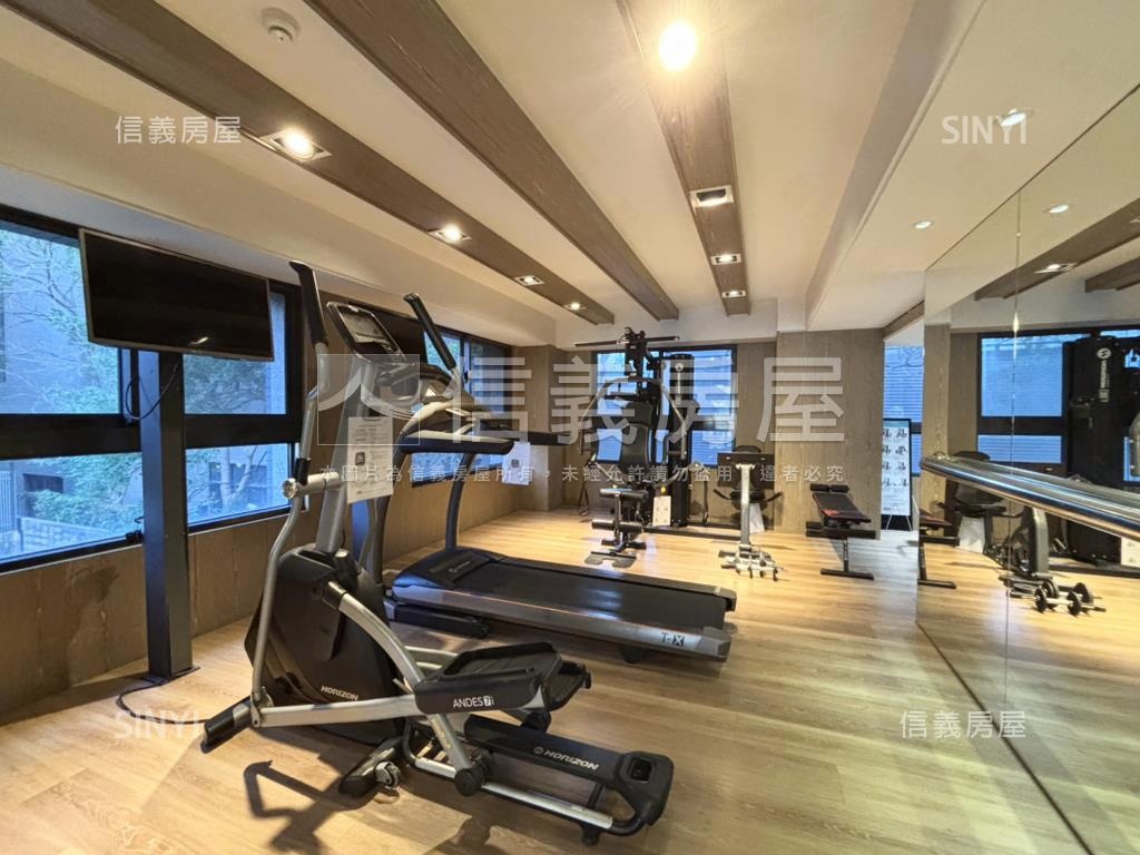 藝３３次頂樓兩房平車房屋室內格局與周邊環境