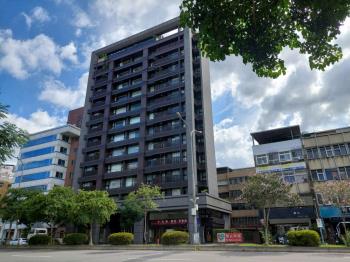 捷運挑高面寬金店