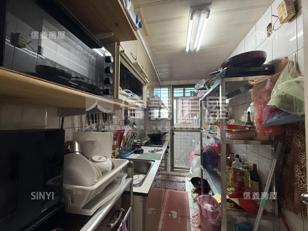 捷運丹鳳台北皇家採光三房房屋室內格局與周邊環境