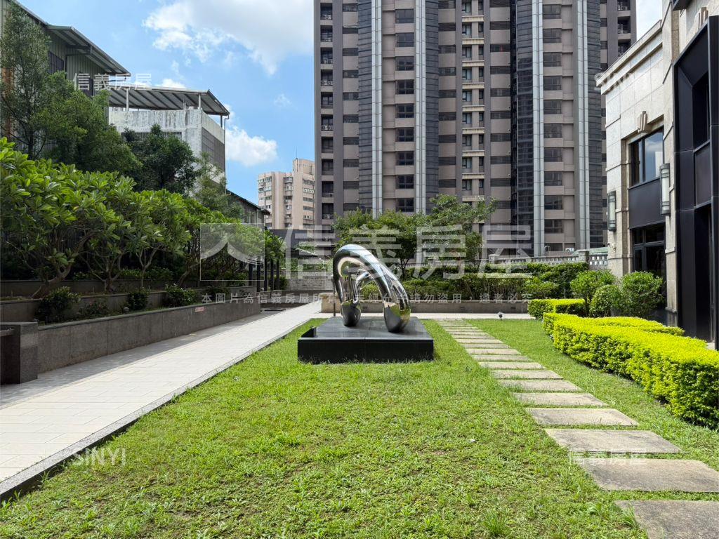 帝王樓層德有巨蛋三房車位房屋室內格局與周邊環境