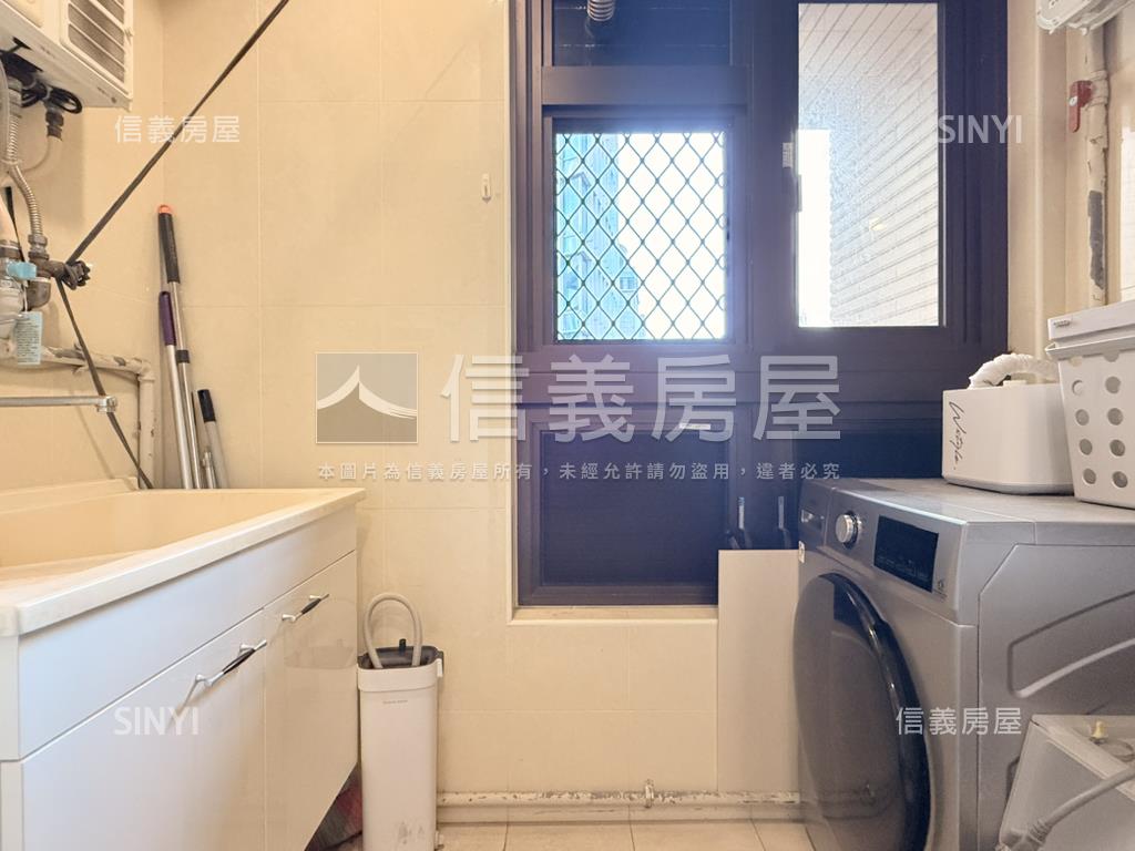 畫世紀‧高樓邊間兩房車位房屋室內格局與周邊環境