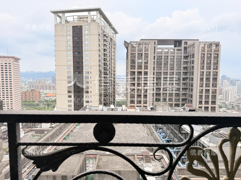 畫世紀‧高樓邊間兩房車位房屋室內格局與周邊環境